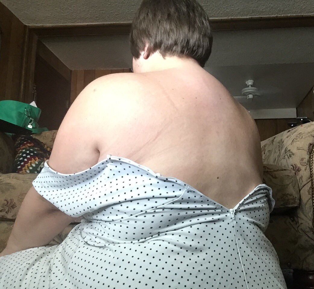 DommeFinancial's tweet photo. Dresses always makes a queen want to show off. ✨
#bbw #findom #femdomme #upskirt #cashpig #humanatm #financialdomination #braless https://t.co/eVaJYbamQK