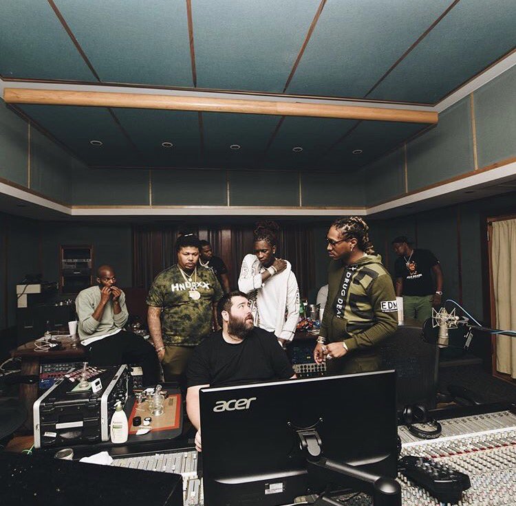 YoungThugDirect's tweet photo. Young Thug &amp; Future in the studio 🔥🔥 https://t.co/aOpJjIR8kO