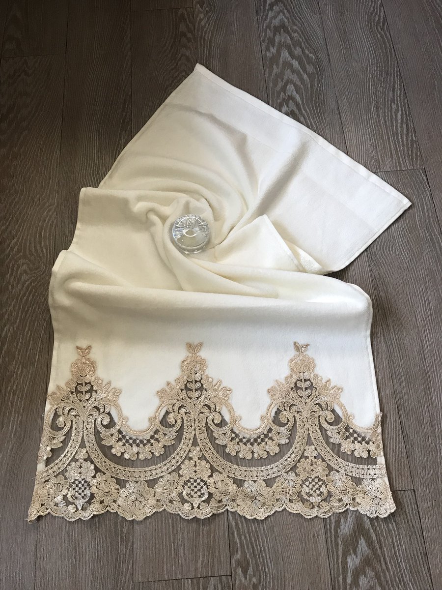 LACE MATS LACE HAND TOWEL    IF YOU NEED PLS CONTACT ME 
WATSAPP :+86 13123181691