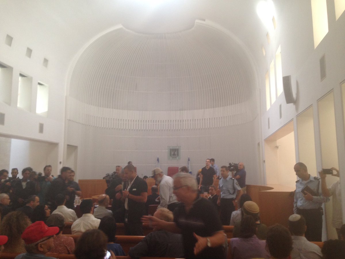 IsraelReform's tweet image. Boker Tov from the Supreme Court Israel we are here to demand =ity @ the #Kotel! Grateful to have @rabbisaperstein with us #OneWallOnePeople