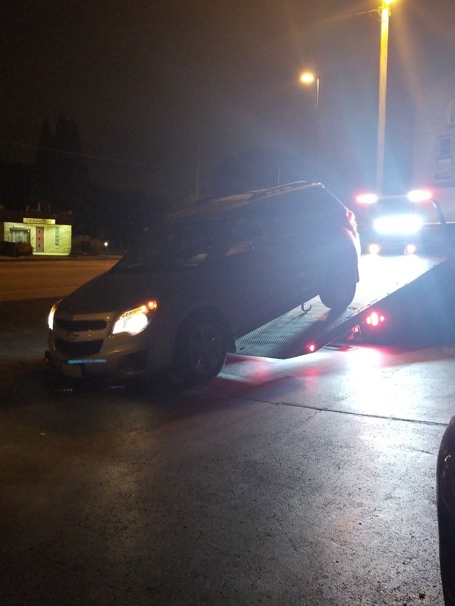 iWrite2's tweet photo. Yep... that's how my very long day ended... #DarkCountyRoads #Animals #StuckInDitch #FlatTire #WhatAWreck #Ha https://t.co/bZO9wO9f6E