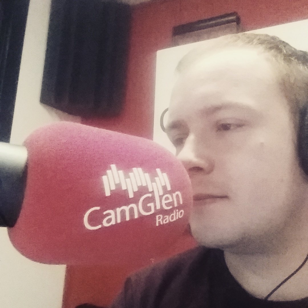 DavidC_92's tweet image. On air(!) on @OfficialCamglen breakfast to 10am. What's your favourite porridge accomponiment? #tunein #perfectbreakfast