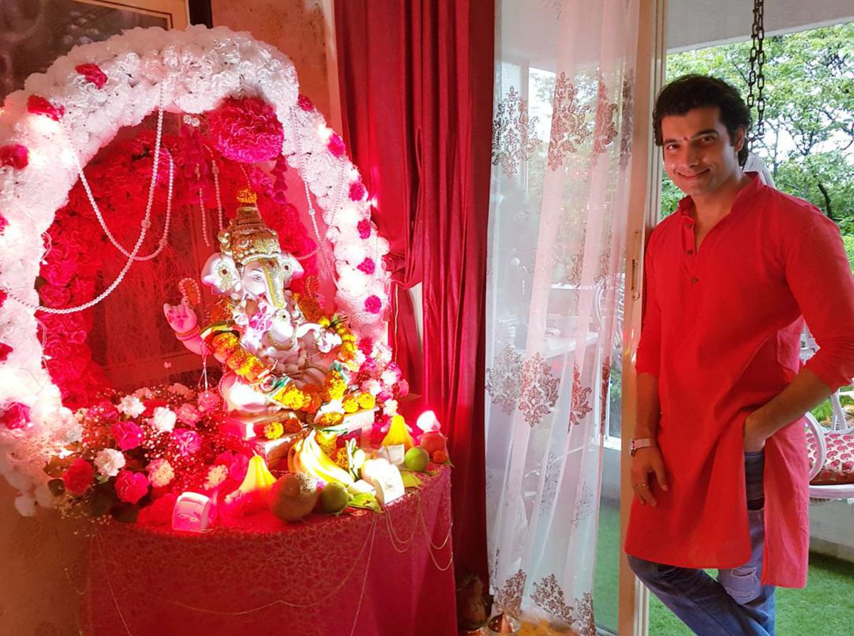 TellyHigh's tweet photo. #GaneshChaturthi2017 #GaneshChaturthi 
This is how tellyville celebrated Ganesh Chaturthi
https://t.co/9CU3577HEK https://t.co/8jgcVg8eav