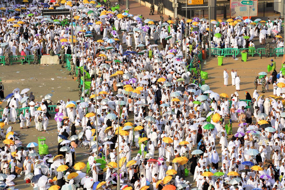 SBAgovSA's tweet photo. على امتداد الطرقات الموصلة ب #عرفات انتشر رجال المرور يساندهم أفراد الأمن والكشافة باذلين قصارى جهدهم لتأمين الانسيابية والمرونة بالحركة. https://t.co/O4Ru1TbUs1