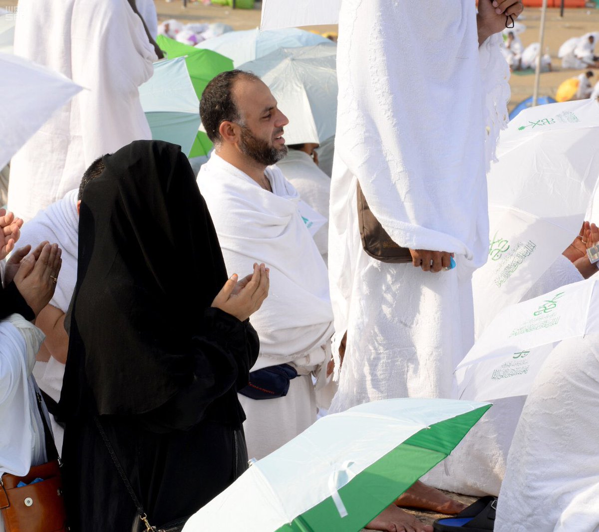 SBAgovSA's tweet photo. على امتداد الطرقات الموصلة ب #عرفات انتشر رجال المرور يساندهم أفراد الأمن والكشافة باذلين قصارى جهدهم لتأمين الانسيابية والمرونة بالحركة. https://t.co/O4Ru1TbUs1