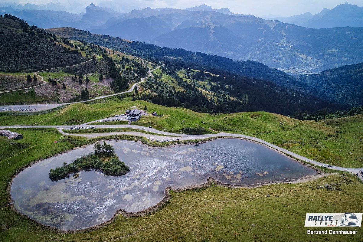 RallyeSportMed's tweet photo. Les reconnaissances vue du ciel avec notre pilote de drone Bertrand 🚁 #MontBlanc https://t.co/2vNjmrHJXD