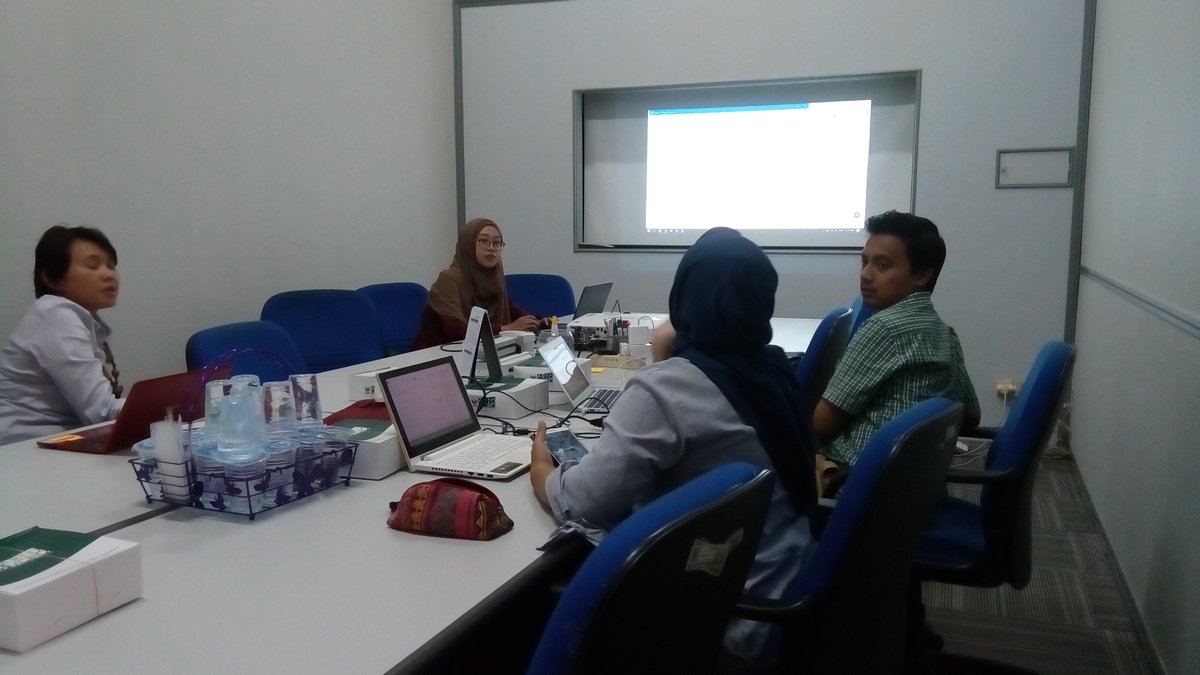 ichsugm's tweet photo. Our #ICHS2017 committee is meeting to discuss the reviews of submitted papers. https://t.co/ph1xI6YZF6
