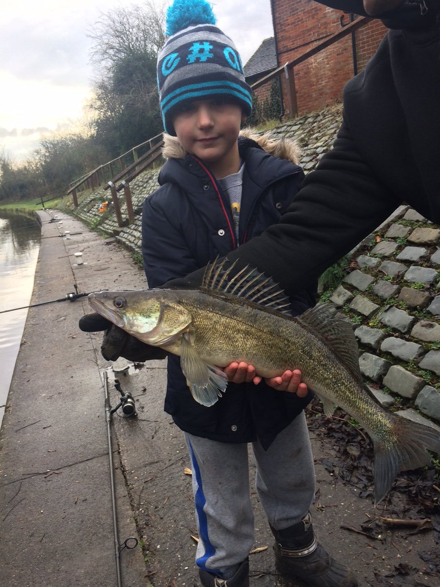 fishing_mum's tweet image. So who's excited for some winter fishing? 
Logan &amp;amp; I certainly are! 🎣❄️ 
#Fishing #Zander #RiverFishing