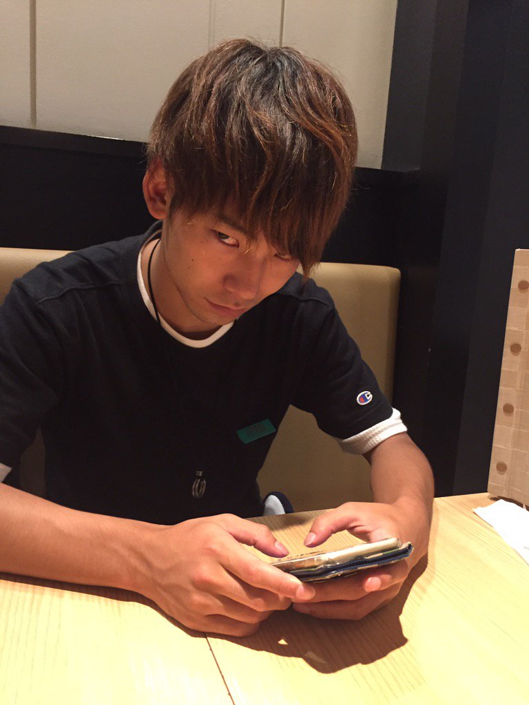 zxyem's tweet photo. 澤本と映画デートなうw
此奴は映画ですぐ寝るんじゃ〜w https://t.co/T8Cg6PcJsd