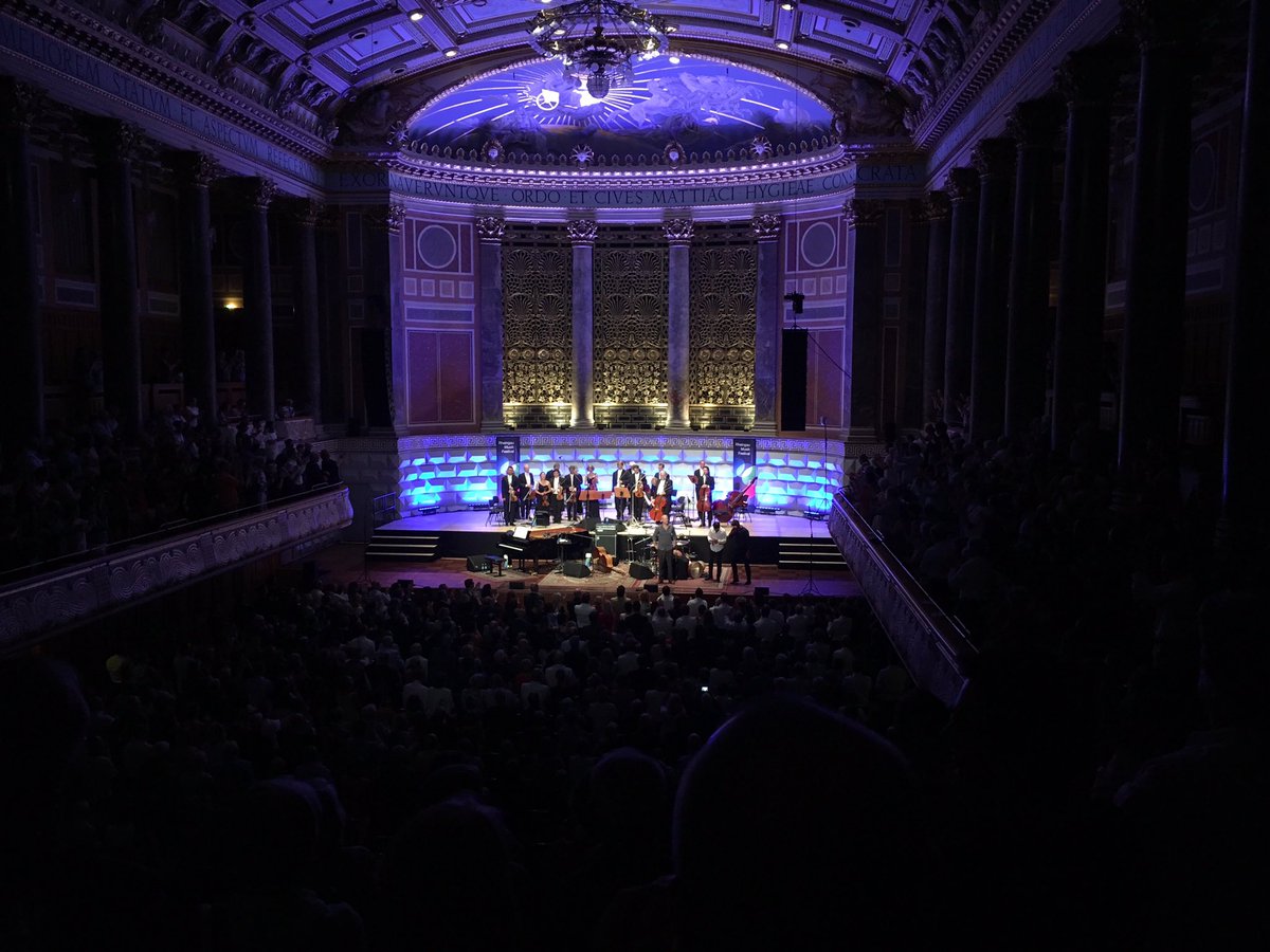 StgtKO's tweet photo. Welch' ein Saisonauftakt! 

Danke an das @AvishaiCohen Trio und @rheingaumusik für das Konzert! Danke #Wiesbaden für zwei #Standingovations! https://t.co/p7vRg0NUgp