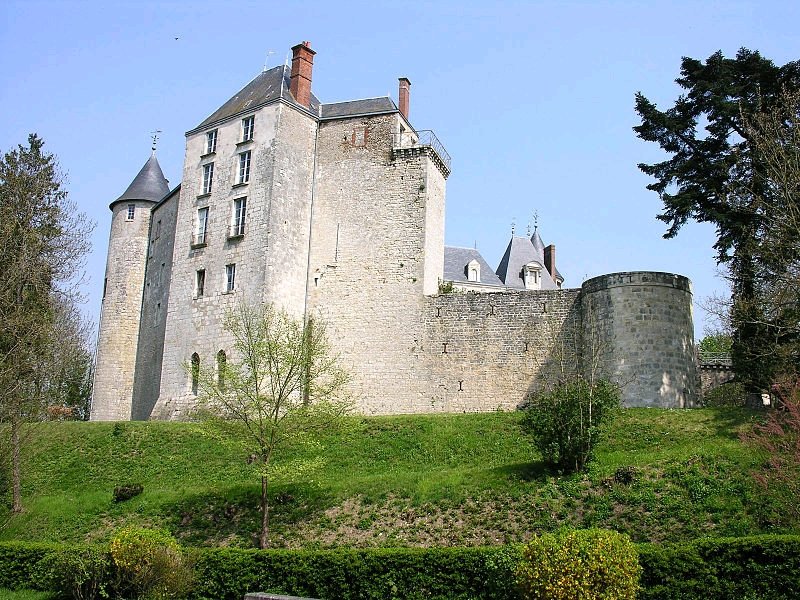 MonumentsApp's tweet photo. Le Château de Saint-Brisson, Saint-Brisson-sur-Loire, Loiret https://t.co/4Mi8iR3f5t #SaintBrissonsurLoire #Loiret https://t.co/Jv5hJyfSzP