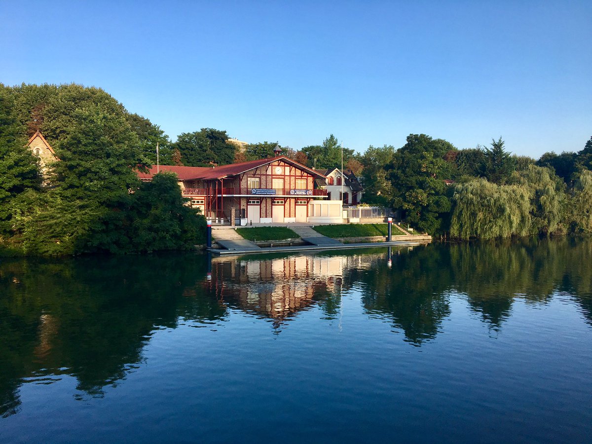 Le #jetlag a parfois du bon. Ce matin je suis allée courir le long de la Marne pour voir le lever de soleil! J'ai même ramené les croissants