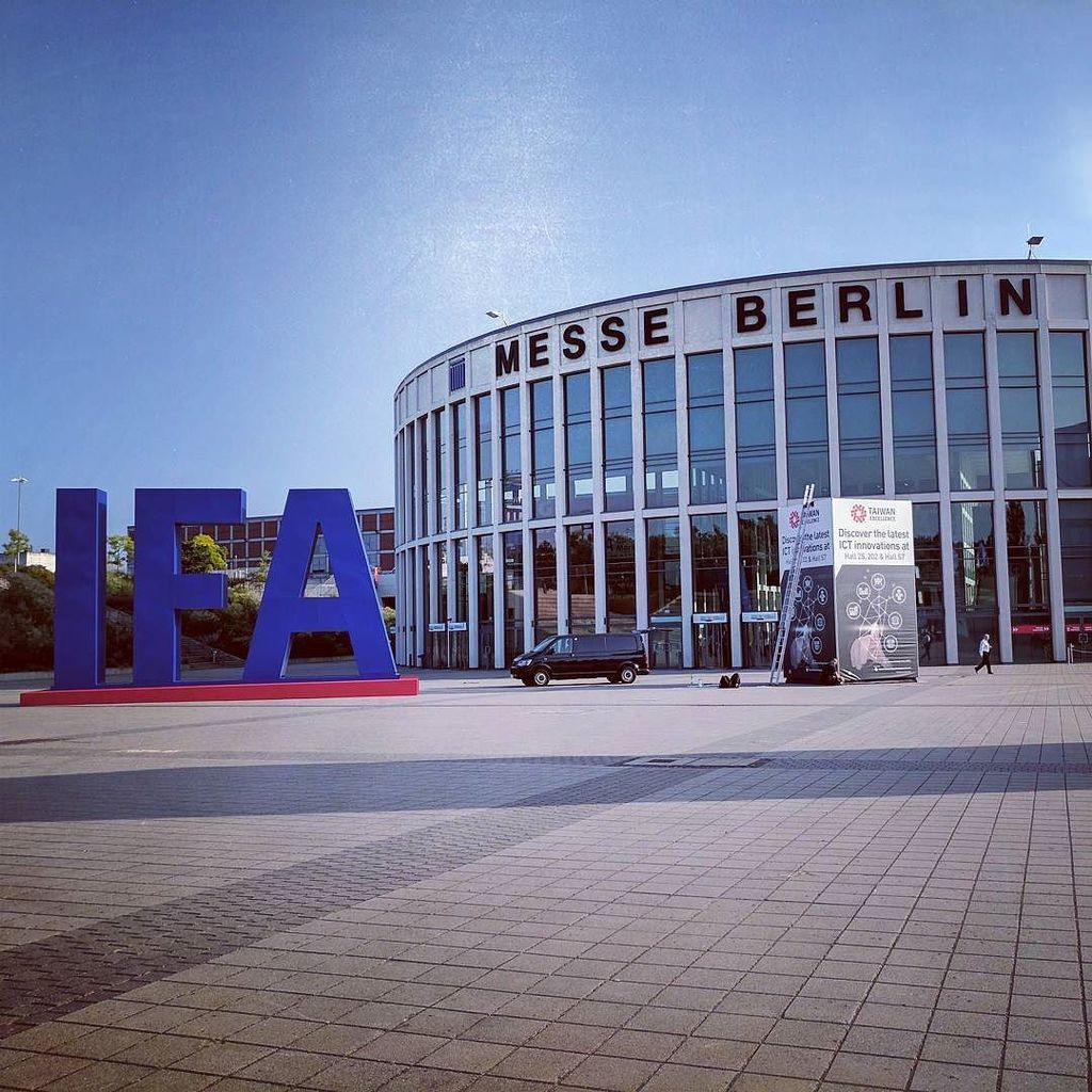 nello92's tweet photo. Ci siamo 💪
#IFA #IFA17 #messeberlin #messeberlin2017 #androidPIT https://t.co/LvzVAa45O3 https://t.co/ABJZkOXzcp