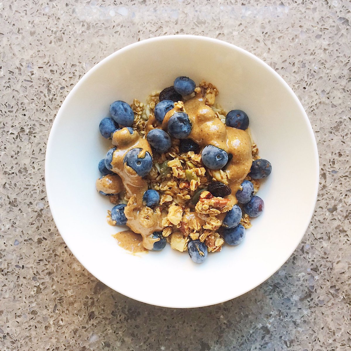 nutblend's tweet photo. Sun, granola, oats, berries + nut butter #breakfastbowl #filledwithfeelgood. https://t.co/KfzngSeT5M