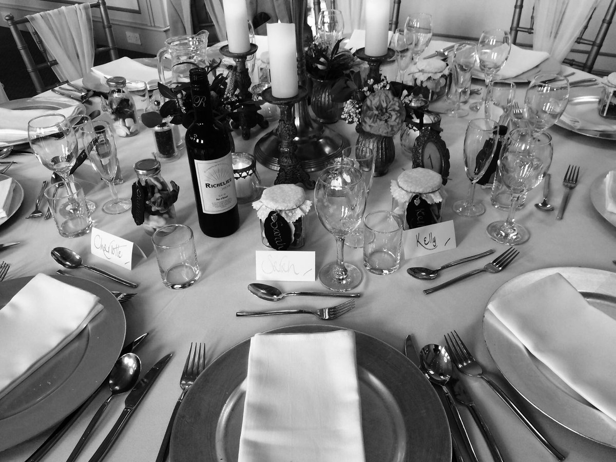 Sauntsevents's tweet photo. 🌟 We offer our clients a dining experience like no other 🌟
#weddings #engagements #birthdays #retirement
#events #catering #bespoke #saunts https://t.co/PbYsCqMFmS