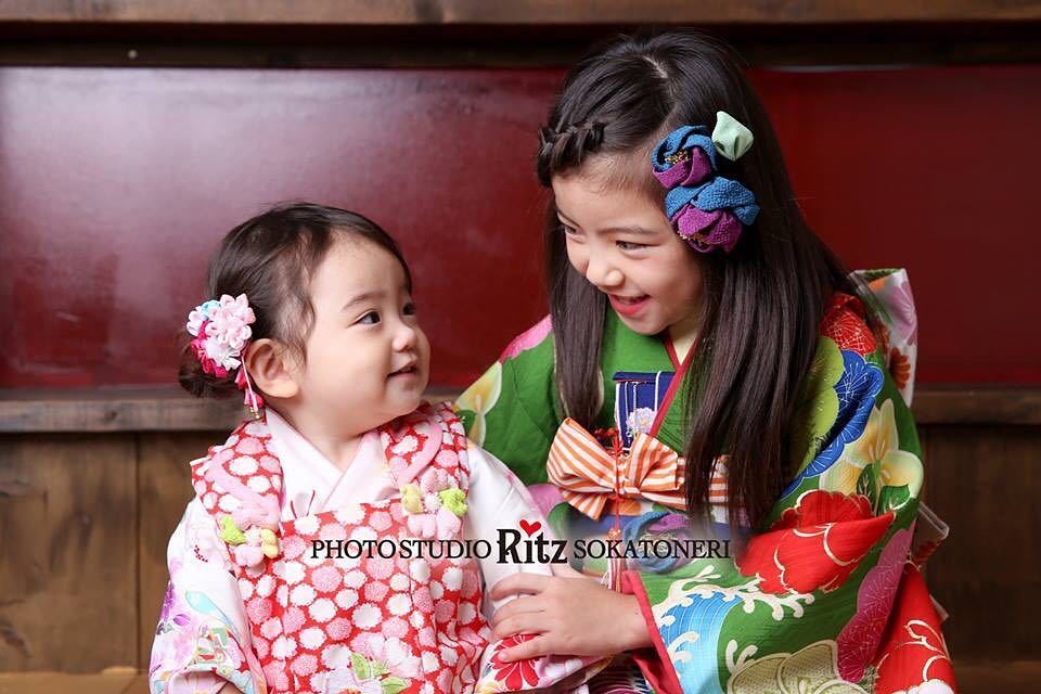 Ritz753Ritz's tweet photo. 美し��て可愛い姉妹ちゃん💖どうしてこんなに可愛いのでしょうか😍❣️詳しくはスタジオリッツ草加舎人店のフェイスブックを要チェキですっ！！
.
#スタジオリッツ #七五三 #七五三前撮り #姉妹撮影 #姉妹写真 #激かわ #😍 #👭
.
ベビー→@studioritz_baby
振… https://t.co/pUcATsB7X2