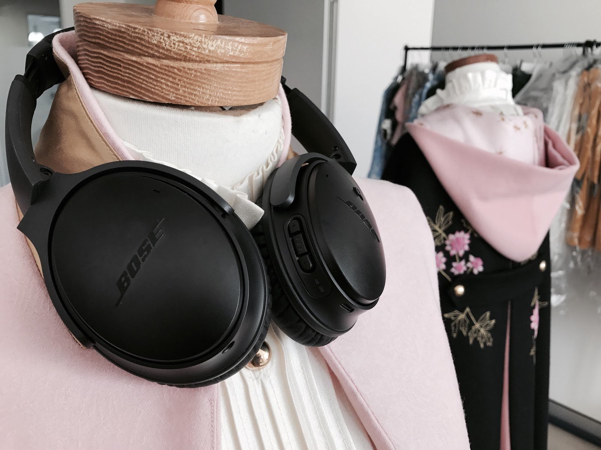 The @macgrawlove showroom awash with millennial pink and a hint of black #QC35
