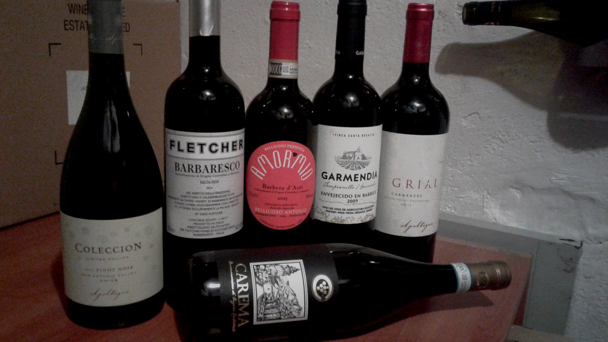 adrianopardo1's tweet photo. eyy ragazzi ci siamo... Italia Chile Spagna  .vini rossi  
Pinot Nero
Barbaresco 
barbera
Tempranillo 
Carmenere
Carema Nebbiolo https://t.co/mSxuRNZXc8