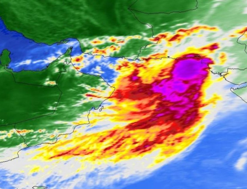 *لن تتأثر السلطنة بالحالة الجوية
المتواجدة حاليا شمال بحر العرب..
وسيقتصر التأثير علينا بمشيئة الله بتدفق
السحب المتفرقة وأجواء غائمة جزيئا.