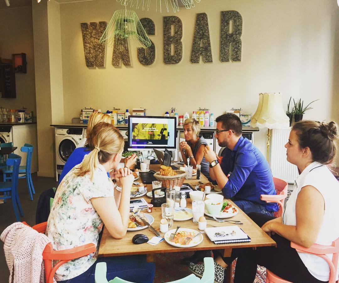 UfinityBE's tweet photo. Throw-π naar onze inspirerende teamvergadering op verplaatsing gisteren. Focus, check! #team #ufinity #androbin #goals #breakfast https://t.co/qZdq2k2W3I