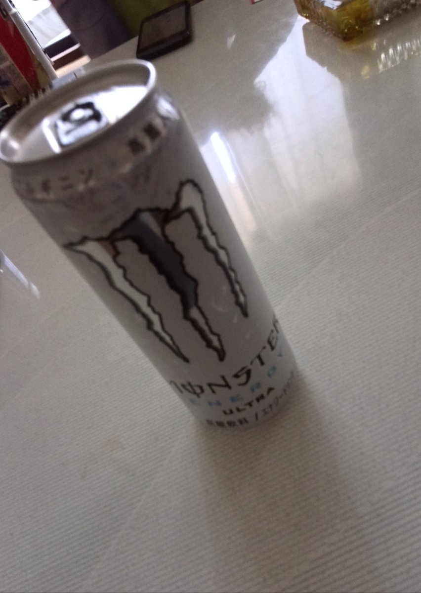 skypeacew's tweet photo. モンスター飲むー https://t.co/gUoUYCTYjL