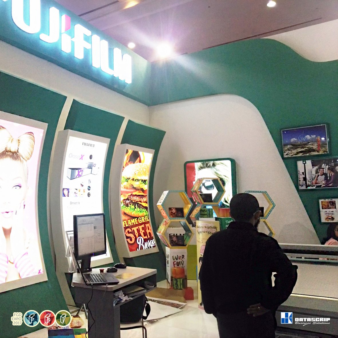 FujifilmDTS's tweet photo. Terima kasih kepada pengunjung FGD Expo 2017 &amp; sampai jumpa di pameran FGD selanjutnya !!
#FGD #FGDexpo #datascrip #fujifilm #UVprinter https://t.co/PWdkLoWhfd