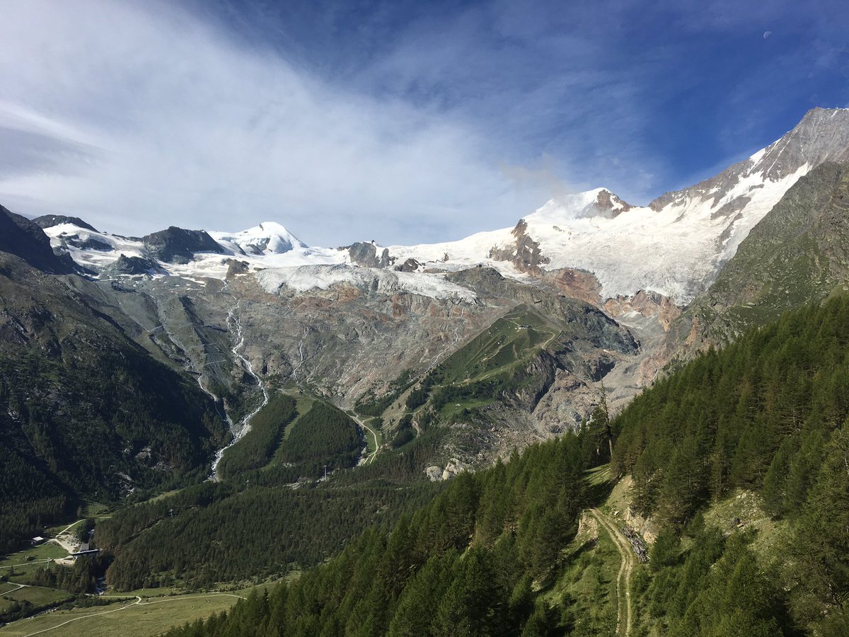 fletschhorn's tweet photo. Ob Wanderwochenende oder Herbstferien – wir freuen uns auf Sie hier bei uns im Fletschhorn! #fletschhorn #saasfee #gaultmillau #wallis https://t.co/J2c2Y4Bqwf