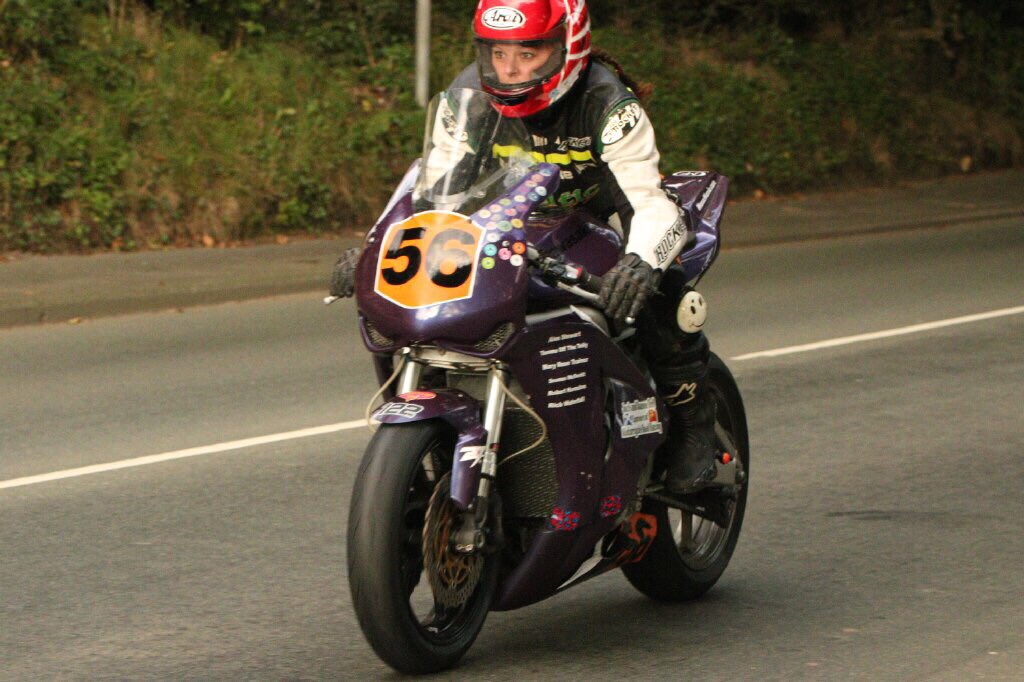 PhilboothbyB's tweet photo. @MotofestIOMTT @ManxRadioTT @ManxGrandPrix #alifoster Friday practice https://t.co/4PmA4G3FJc
