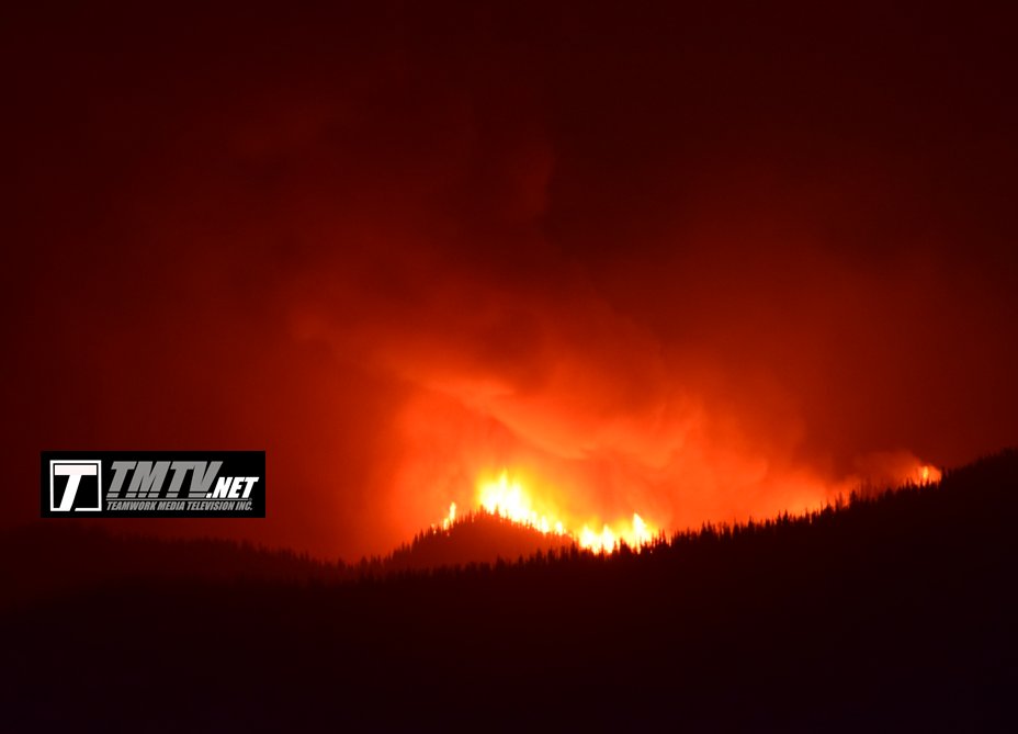 TMTVBCTV's tweet photo. #HarropCreek #BCWildfire in the West Kootenay explodes this morning - #Kootenays #NelsonBC #HarropBC #ProctorBC #Kootenaylake https://t.co/SANS9R53NP