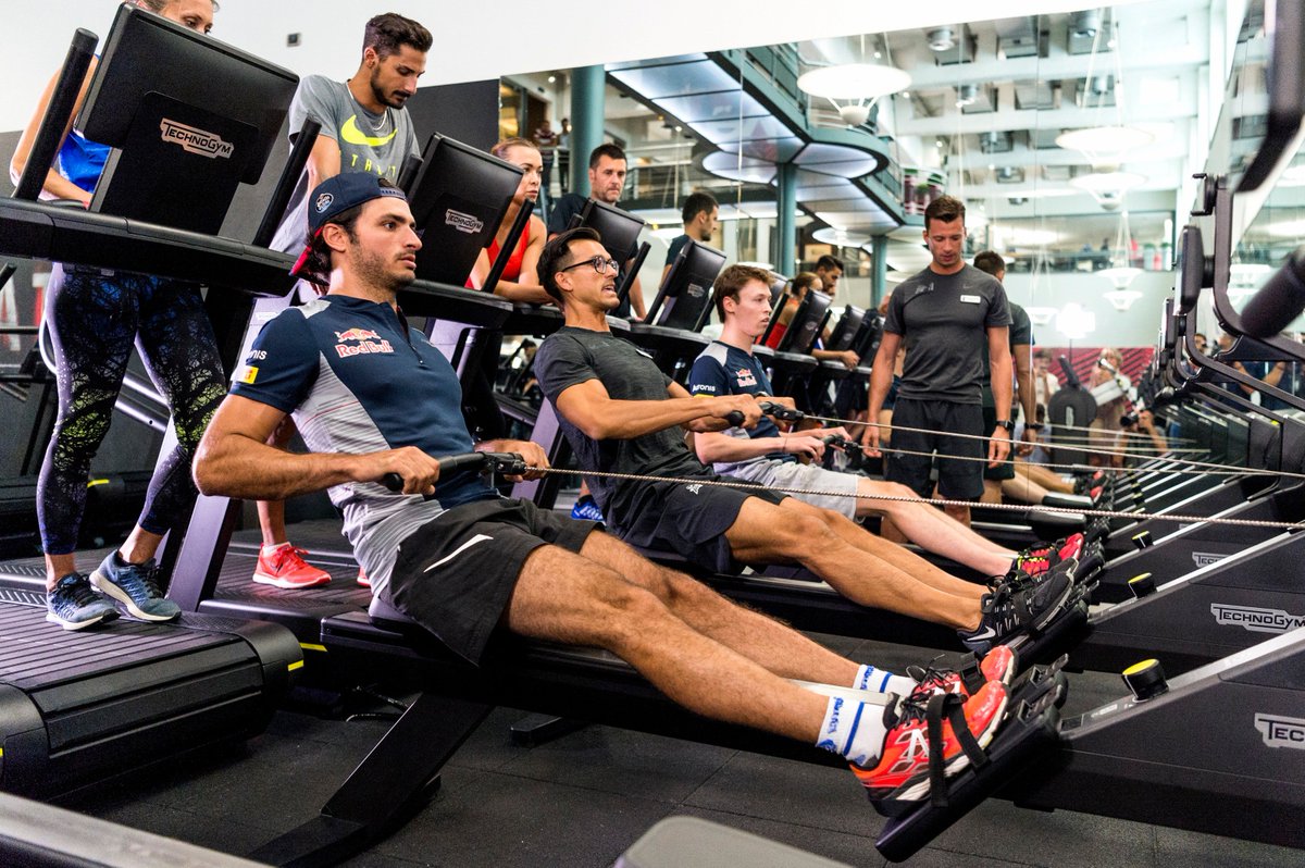visacashapprb's tweet photo. Com'é andato il training #FitAndFly di Carlos e Daniil con i fans?

Ce lo dicono i nostri amici @redbullITA 😉

🤔➡️ https://t.co/64rFJDQcCe https://t.co/LmyZdRqEQM