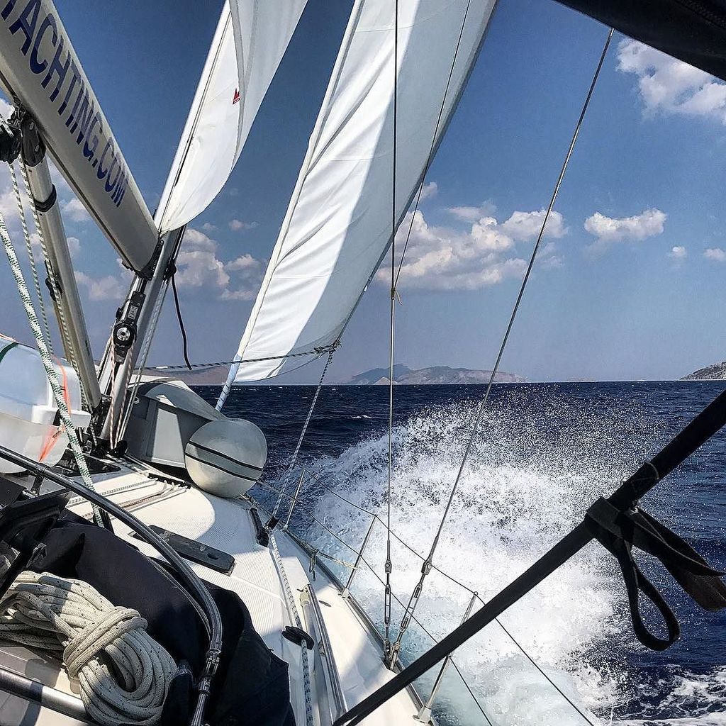 jkuylen's tweet photo. Fighting the elements! #greece #sailing https://t.co/a409IkjHx3 https://t.co/07TH6Phjux