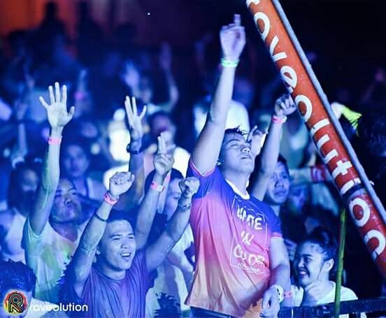 Raveolutionph's tweet image. Under one electric sky. &amp;lt;3 &amp;lt;3 &amp;lt;3

#OneRhythmOneNation #RaveoXKadayawan #RaveolutionDavao2017
#RaveolutionPH #UniteinColor