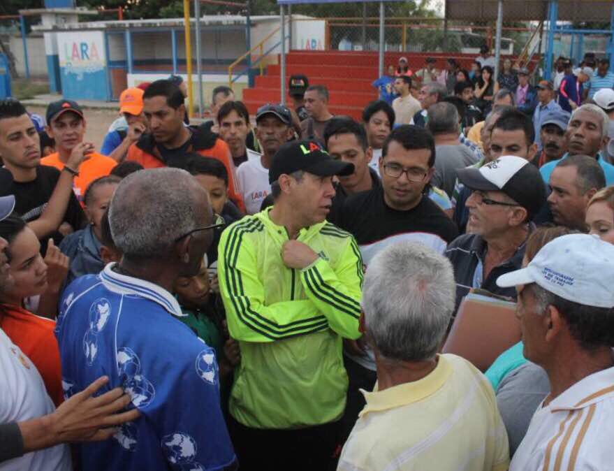 HenriFalconLara's tweet photo. Comparto con ustedes más imágenes del #Madrugonazo de hoy en sectores Macías Mujica y San Lorenzo de #Barquisimeto https://t.co/rtKJBe4i30