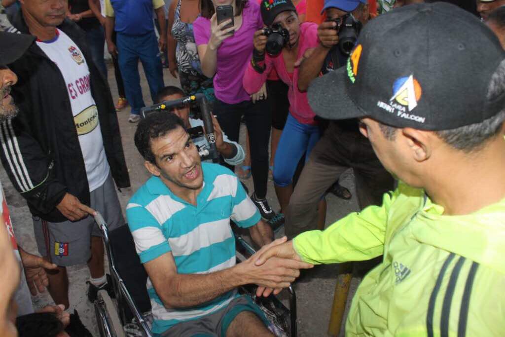 HenriFalconLara's tweet photo. Comparto con ustedes más imágenes del #Madrugonazo de hoy en sectores Macías Mujica y San Lorenzo de #Barquisimeto https://t.co/rtKJBe4i30