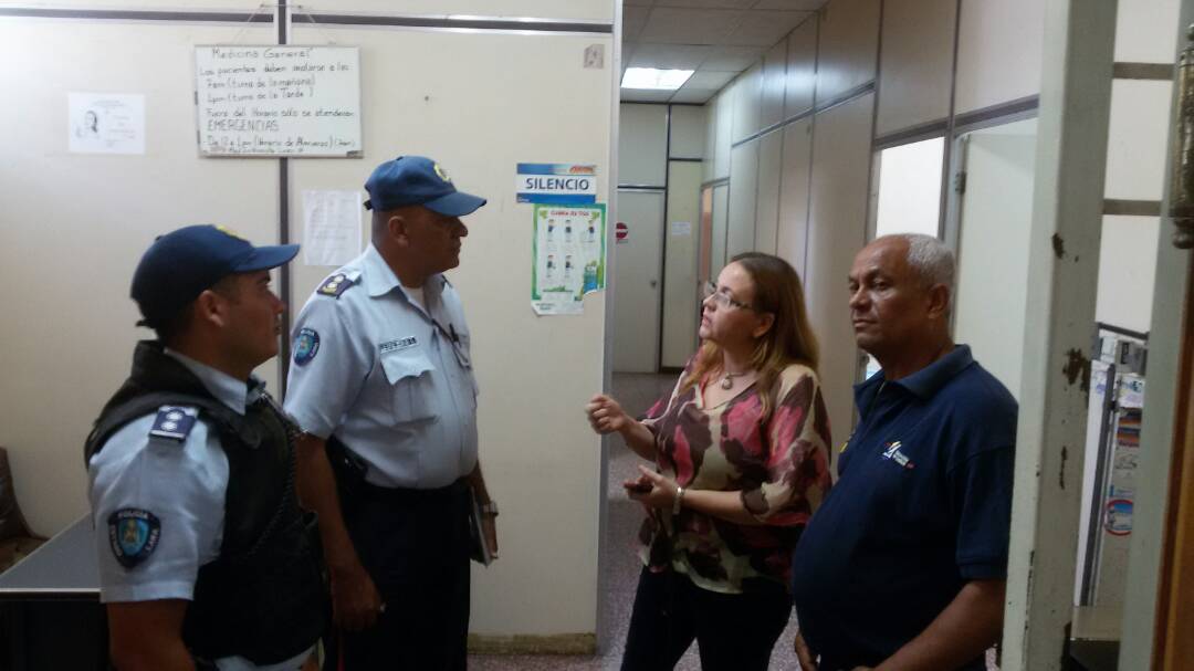 IkaiLedezma's tweet photo. CCP de Apoyo y Servicios visita y coordinación de seguridad en el Ambulatorio Gualdron https://t.co/4MTVMcfkBo