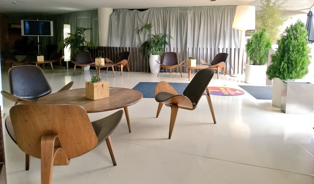 keep_going_hard's tweet photo. Una dulce 🍬 y burbujeante 🍾🥂 bienvenida en @hotelessilken @PuertaAmerica #CheckInLobby #NiceWelcome https://t.co/6ChXOZMOFI