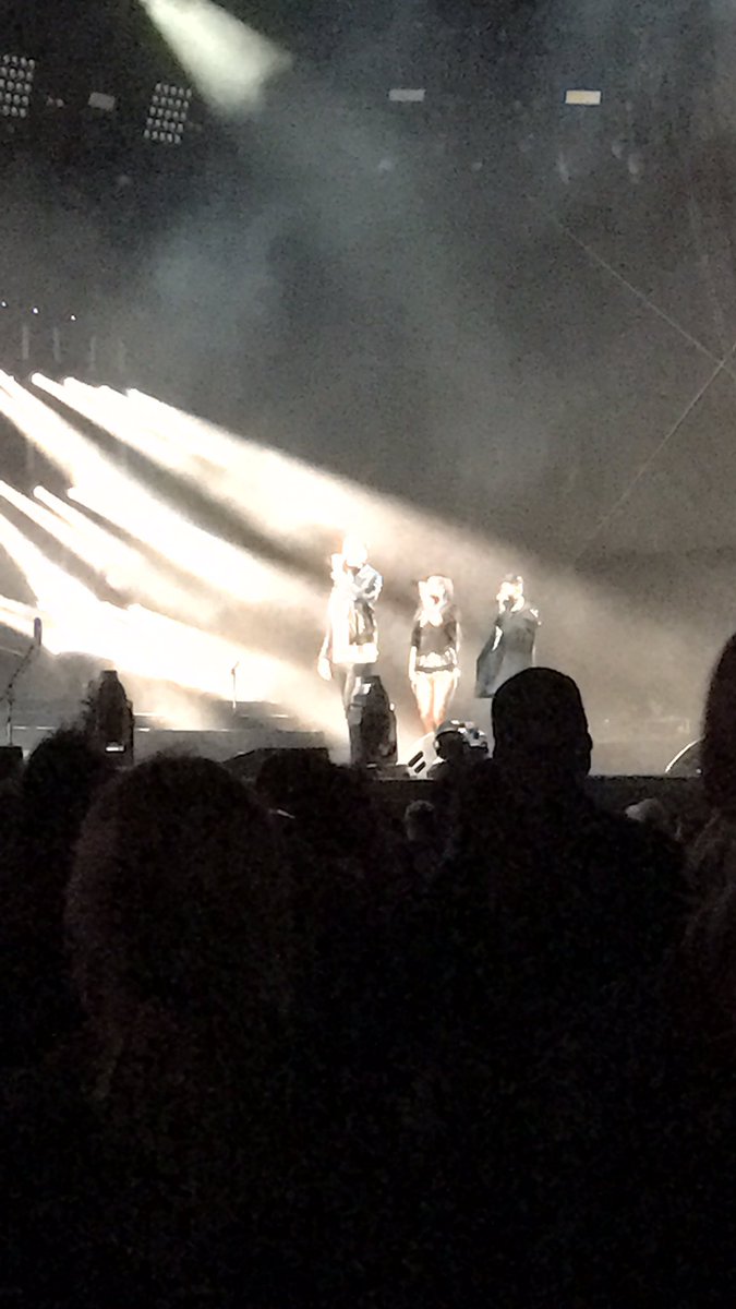Sunia89's tweet photo. I still can't get over @PTXofficial concert last night. They were amazing as usual. #PTXMN https://t.co/WUi37UPb0j