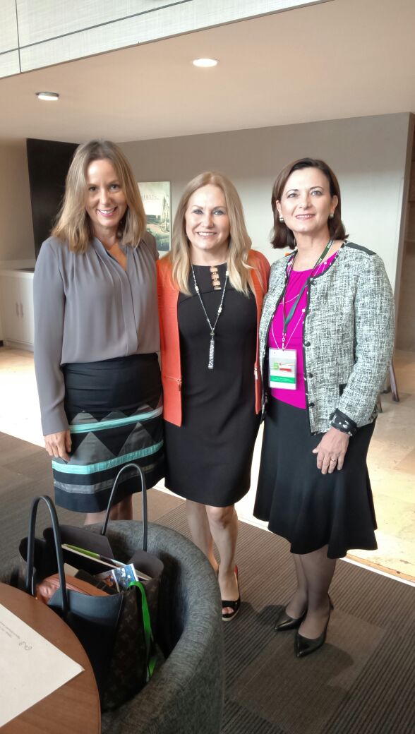 aortizlanz's tweet photo. Con mis compañeras @MariaEstherRey @AuroraCavazosC trabajando juntas los temas educativos @LXIIILegis_Mx https://t.co/h0tICD5ZNo