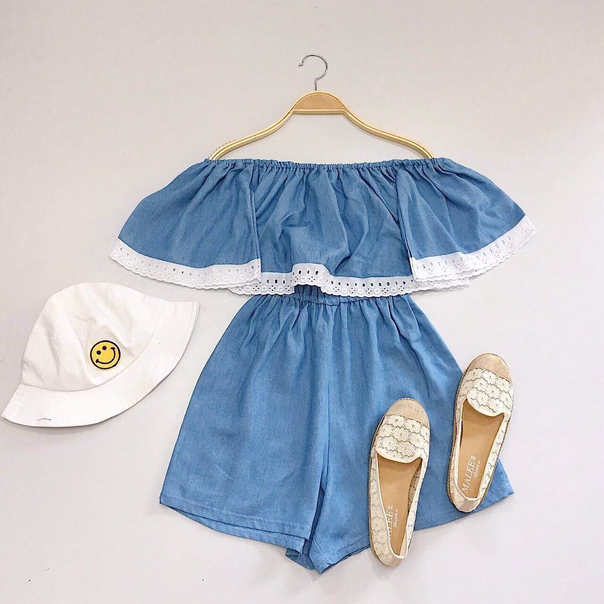 LITTLE__PEACE's tweet photo. ❥ พร้อมส่ง
ー ผ้ายีนส์เทียม
Size : อก40" เอว22-30" สะโพก42" ยาว24" จากไหล่
Prize : 350฿
❥ สนใจ dm/mention https://t.co/5CFwdQPRxD