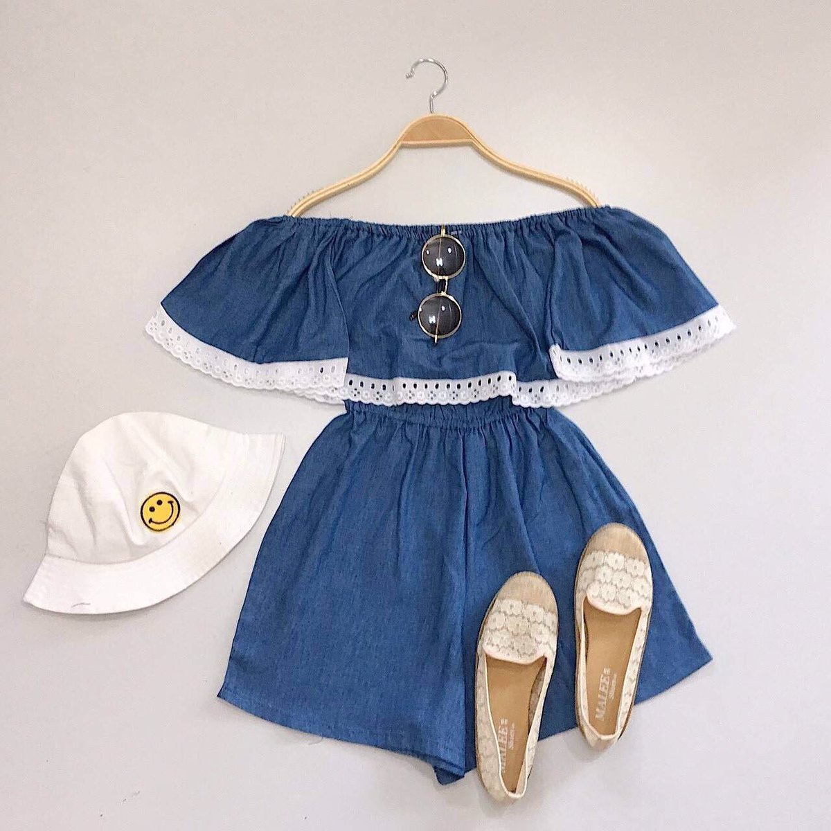 LITTLE__PEACE's tweet photo. ❥ พร้อมส่ง
ー ผ้ายีนส์เทียม
Size : อก40" เอว22-30" สะโพก42" ยาว24" จากไหล่
Prize : 350฿
❥ สนใจ dm/mention https://t.co/5CFwdQPRxD