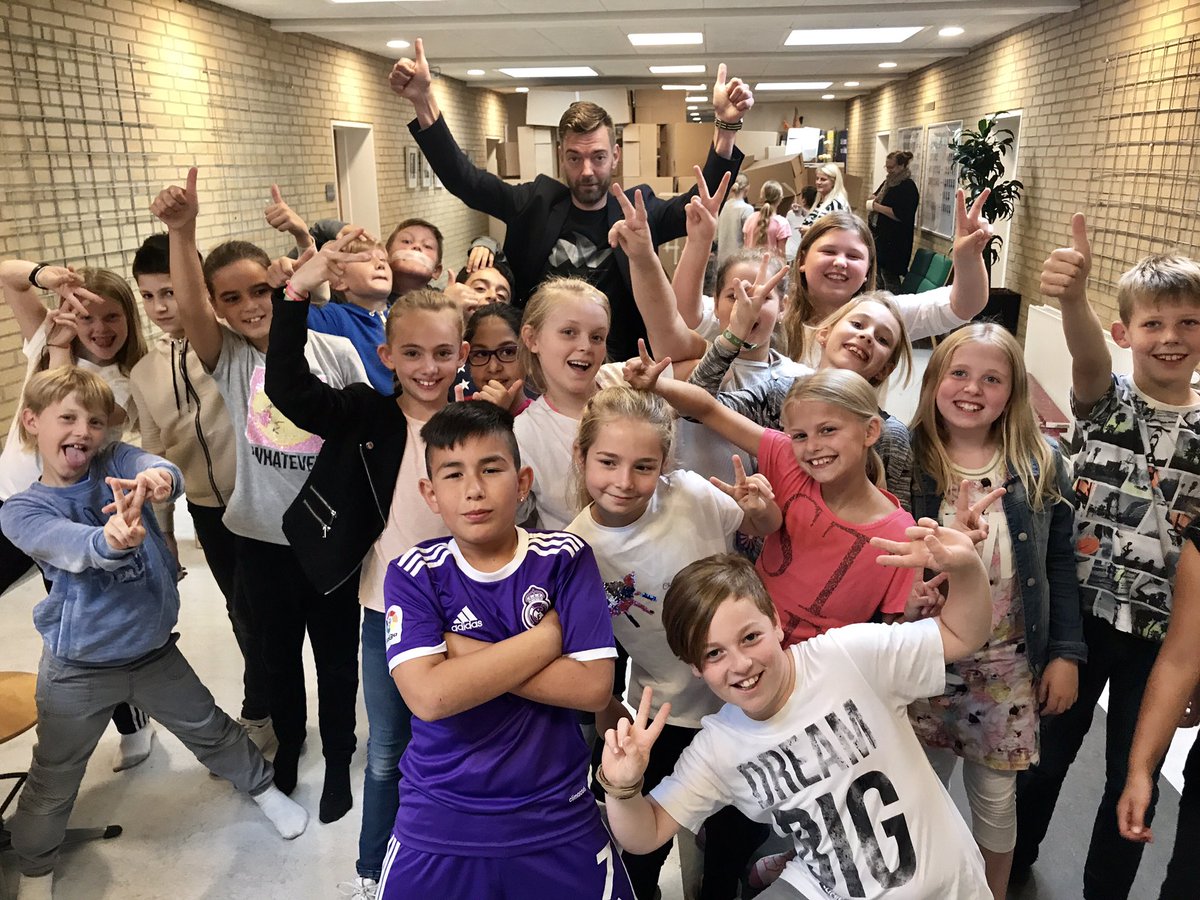 LasseVegasDK's tweet photo. Så stolt og glad 11 mio fra @Nordeafonden til @utzoncenter til formidlingsprojektet Arkitektur er en leg i 4 år https://t.co/MgPiA92G8l https://t.co/RJCezveFr8