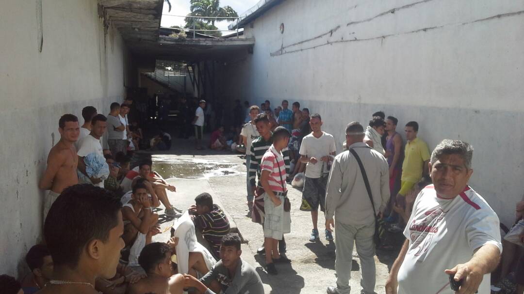 IkaiLedezma's tweet photo. CCP de Apoyo y Servicios, coordinación de Mantenimiento y Fumigación en Área de Control de Detenidos https://t.co/RMIc5MVSa2