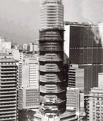 spinfoco's tweet photo. Edifício Itália em construção no ano de 1963.
#spinfoco #sp #saopaulo #cidad... https://t.co/tQNCMkejN7 https://t.co/HRYSl8ZhMR