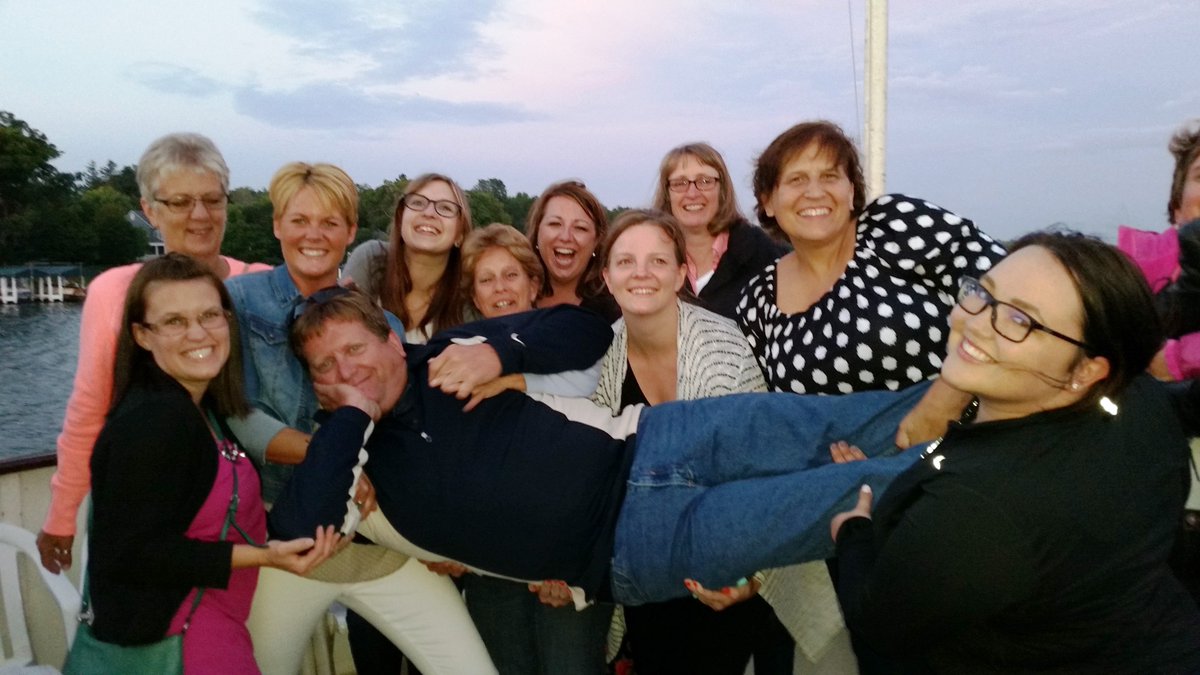 PeoplesBankWI's tweet photo. Today, we're the proud faces of an amazing community bank, tomorrow we'll be the excited faces of an exceptional CU. We welcome @AdviaCU! https://t.co/JyH6wBaLla