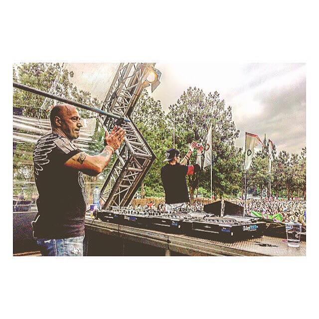 ratnfrikk's tweet photo. #tbt w/ @djpaulelstak @ Defqon.1 🙌💥
 - https://t.co/1dcJUQM4RU https://t.co/7zHCLscQY2