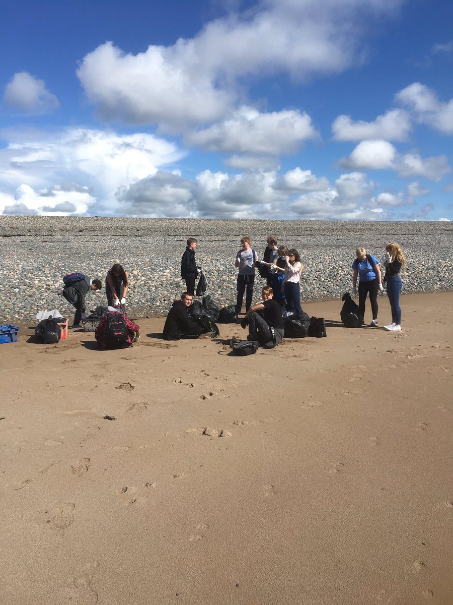 inspirarachelk's tweet photo. A quick break for #barrowwave3 look how much rubbish they've already collected! #ncscumbria #ncsnorthwest @ncs @NCSNorthWest https://t.co/5KgJKrLgnT