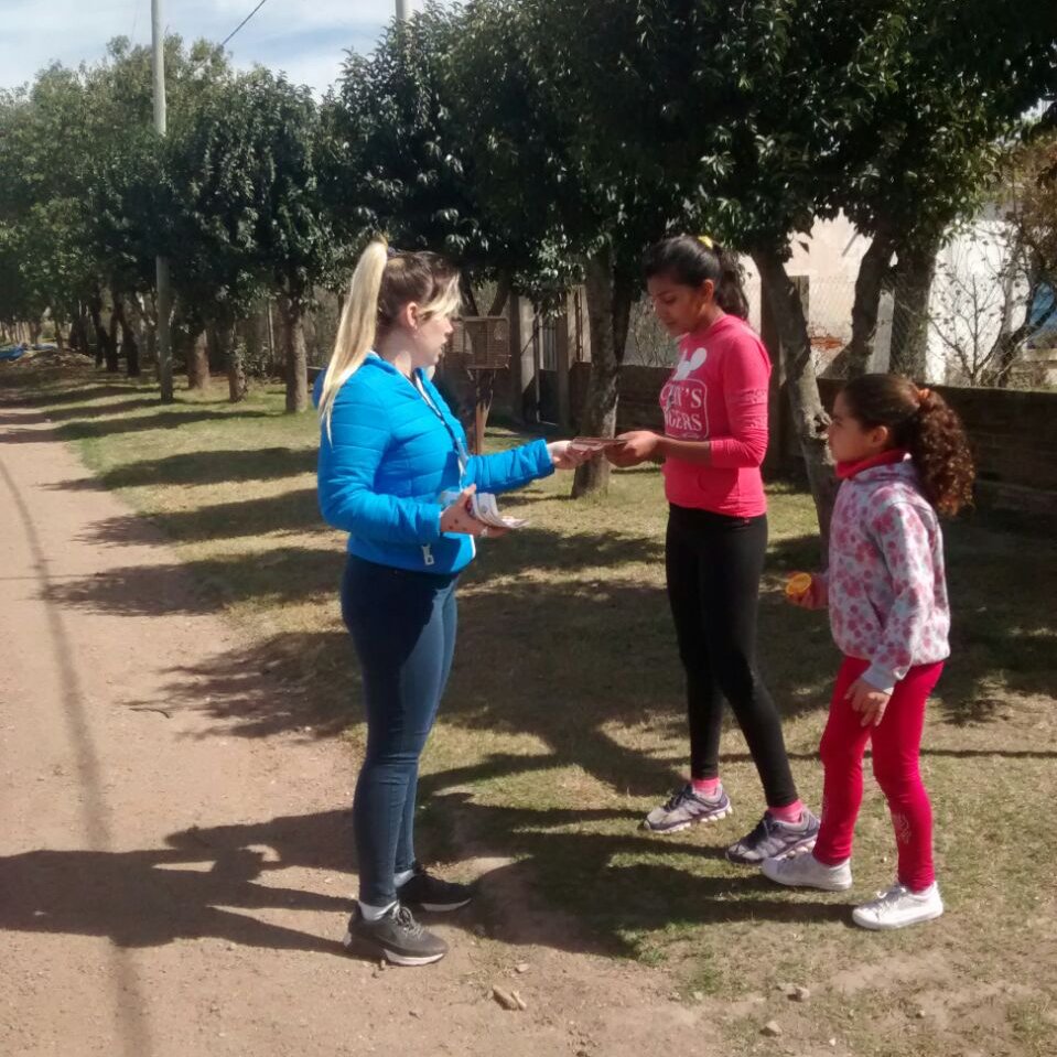 ObrasMinSP's tweet photo. El equipo de divulgación de obras recorrió la localidad de #ElFuertecito en el Dpto San Justo para informar trabajos de #GasoductosTroncales https://t.co/vYLQqk3rRl