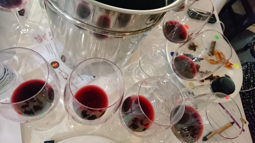 Boozy_Foodie's tweet photo. The joy of Pinotage just keeps coming! #pinobiltongfest @PinoBiltongFest @altydgedacht  @flagstonewines @LaCouronneWines @Vriesenhof https://t.co/CuemtxPzpt