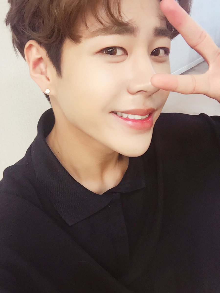 Imfact_FR's tweet photo. [Twitter] 310817
[TaeHo]
#ScienceStarQ Amusez-vous~
https://t.co/aBZDe2joGg 
#IMFACT #TaeHo #IF #EBS #Science #Premier https://t.co/uvsfKbU3pZ