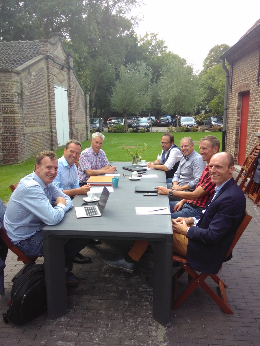 Ingenium_nv's tweet photo. Vergaderen in de tuin...verse lucht en zonnetje werken inspirerend...@Ingenium_nv #industrium #electrium https://t.co/9z7SSsJL7k